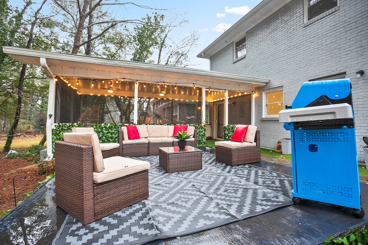 Marietta Square Suites – Big Home & Large Groups! 1