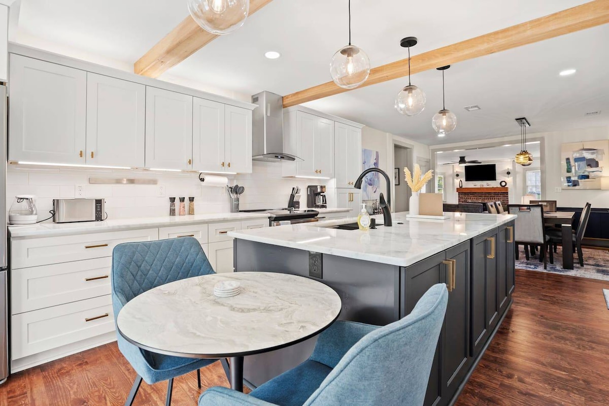 Marietta Square Suites – Big Home & Large Groups! 6