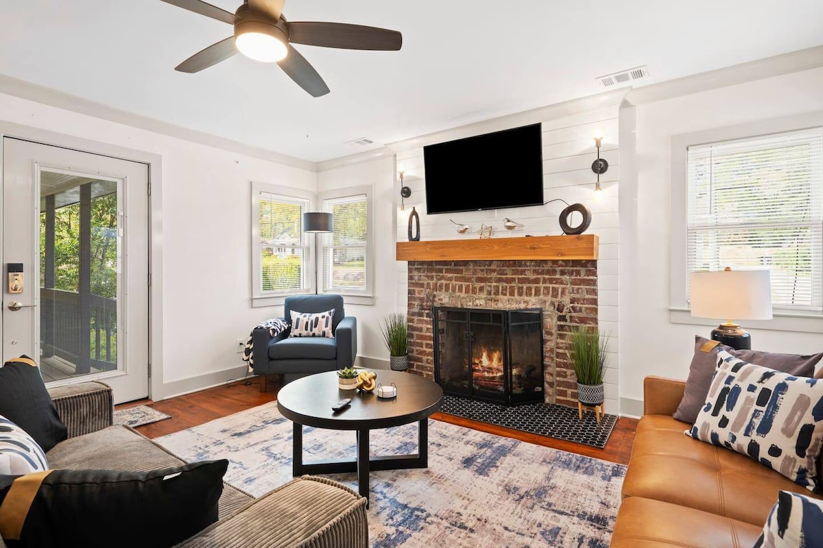 Marietta Square Suites – Big Home & Large Groups! 9