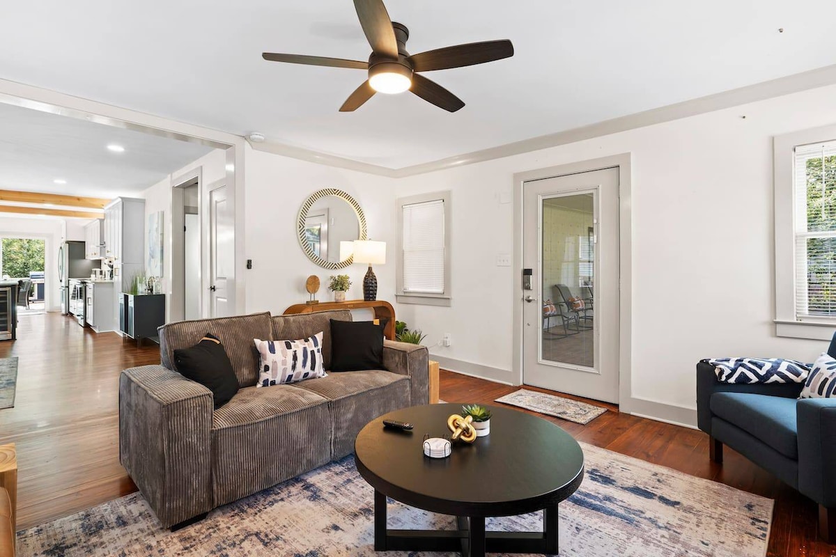 Marietta Square Suites – Big Home & Large Groups! 11