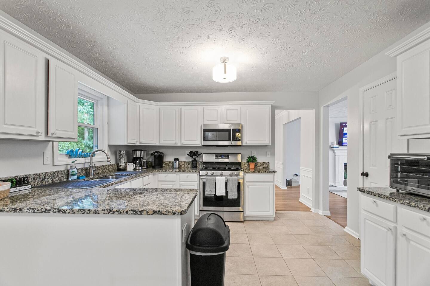 Pet-Friendly Extended Stay w/ BBQ and Sunroom 4