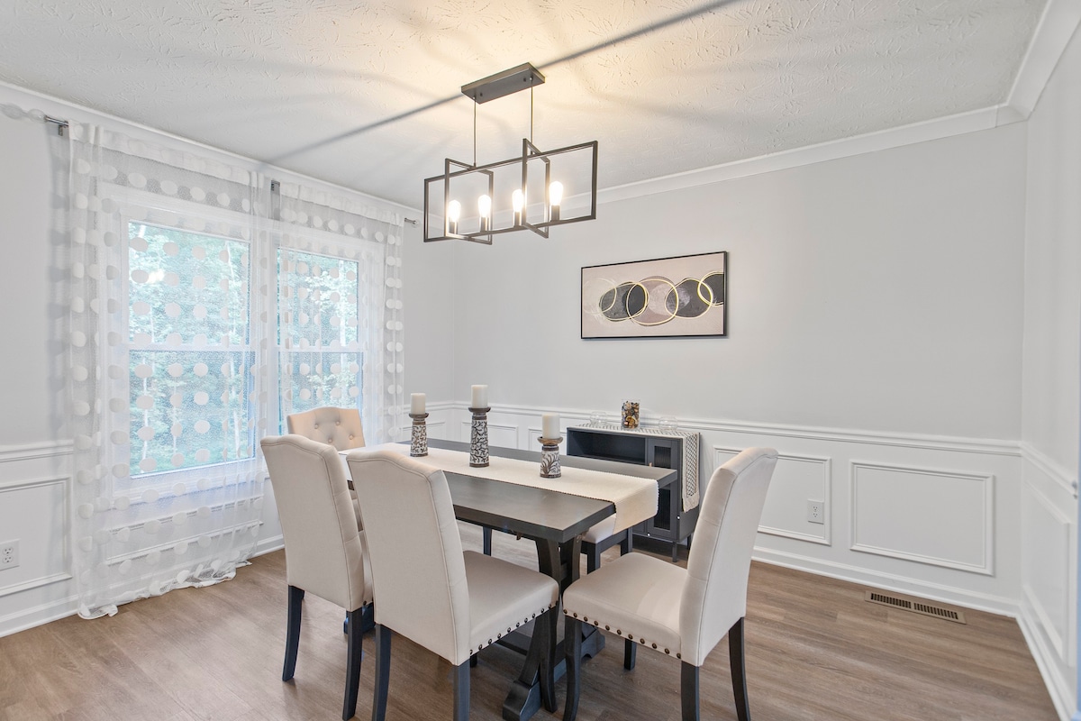 Pet-Friendly Extended Stay w/ BBQ and Sunroom 8