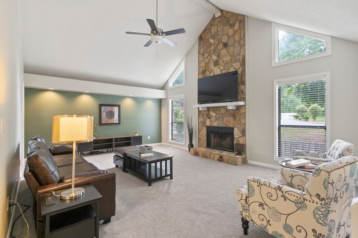 Pet-Friendly Extended Stay w/ BBQ and Sunroom 11