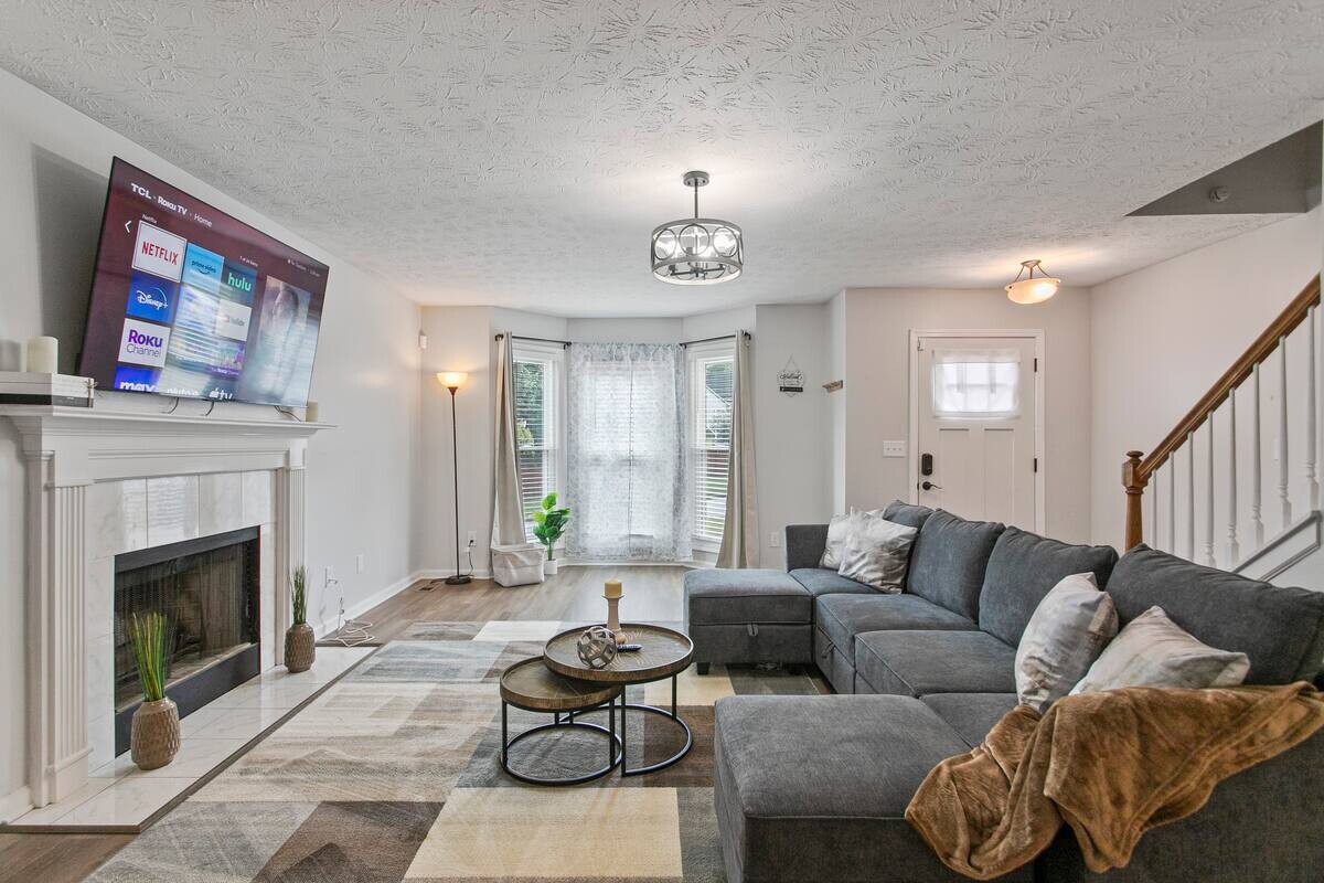 Pet-Friendly Extended Stay w/ BBQ and Sunroom 14