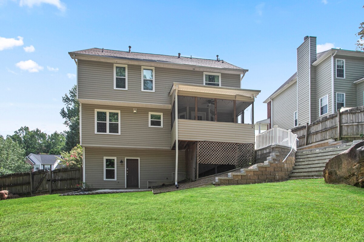 Pet-Friendly Extended Stay w/ BBQ and Sunroom 17