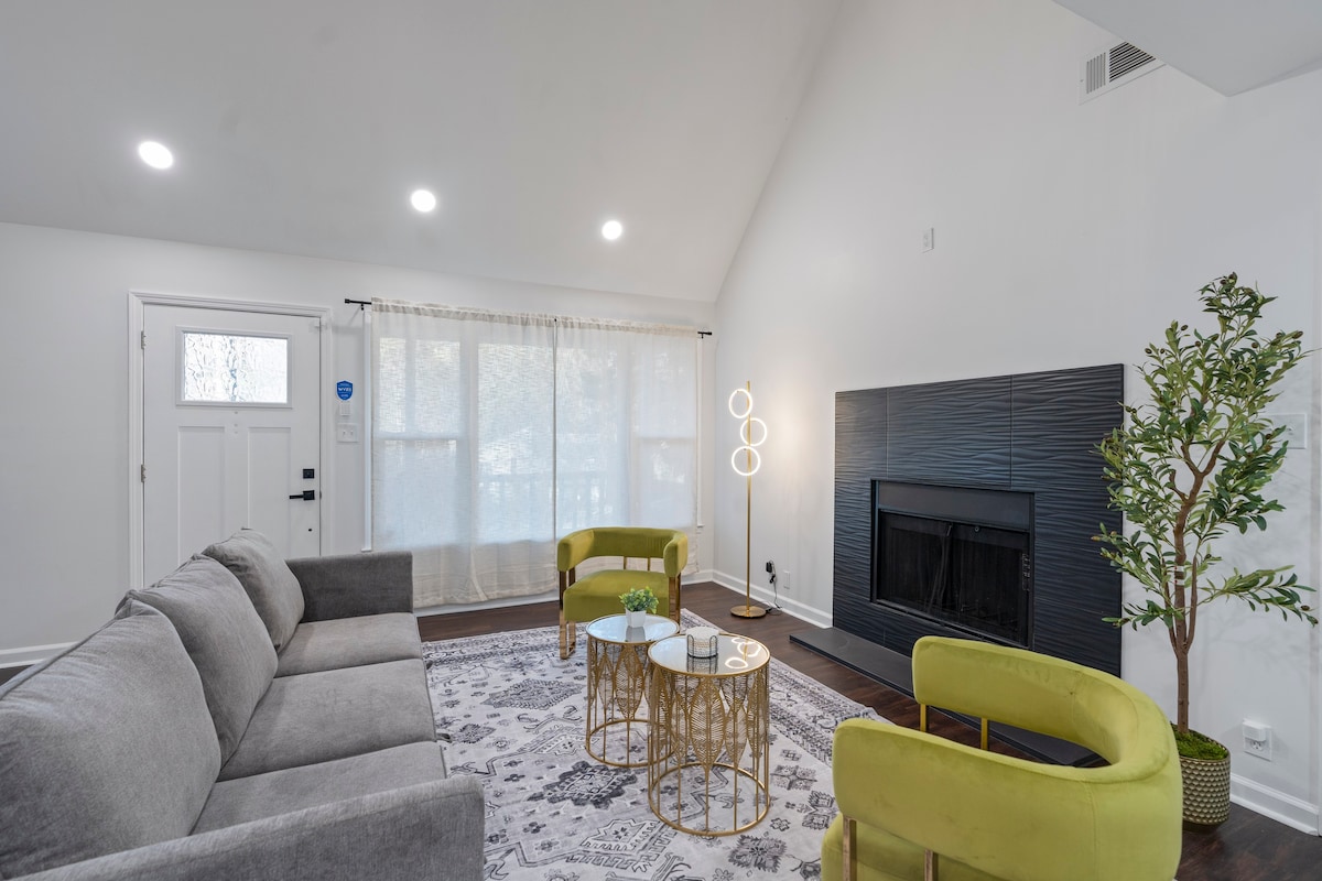 Pet Friendly, Cozy Fam Vac Home, Deck, 15 mins to Truist 4