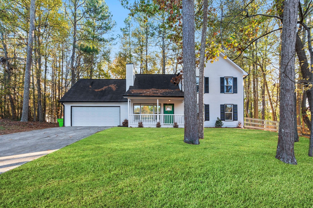 Pet Friendly, Cozy Fam Vac Home, Deck, 15 mins to Truist