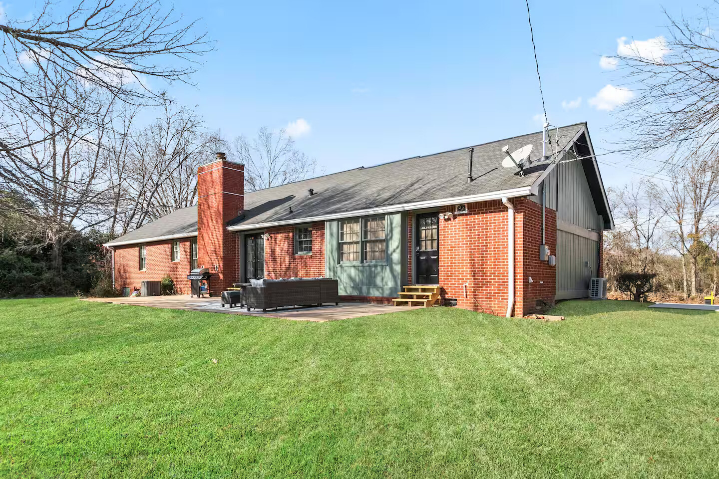 Pet Friendly Home – 10 Minutes to Trilith!