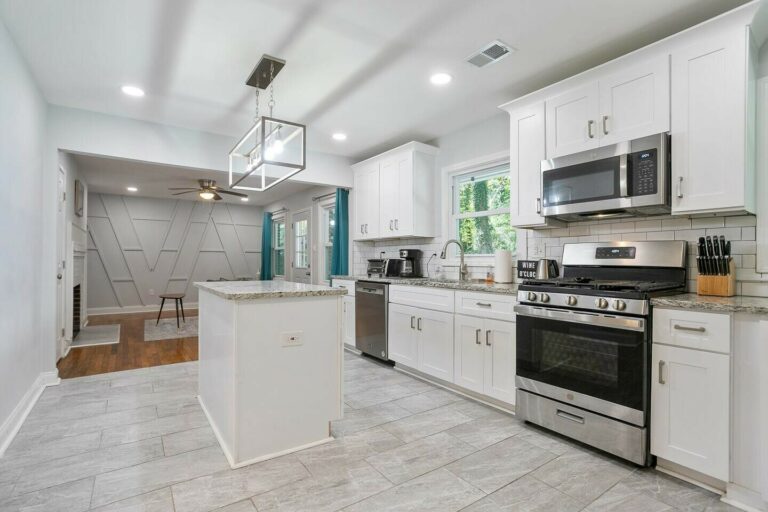 Private 3 Bed - showcase airbnb - 4